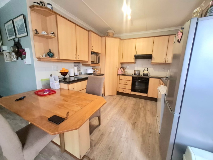 5 Bedroom Property for Sale in Beacon Bay Eastern Cape